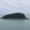 L'isola del Tino vista dalla Palmaria, con il faro di San Venerio