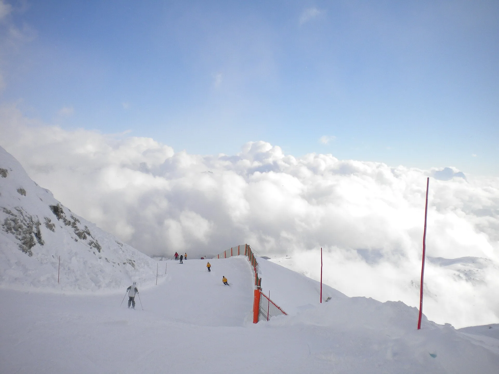 Pista Valon in Alta Badia sopra un mare di nuvole
