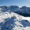 Panoramica delle piste della Skiarea Madonna di Campiglio e delle Dolomiti di Brenta innevate