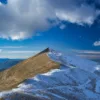 Neve sull'Appennino: la croce di vetta di Monte Rotondo, sui Monti Sibillini