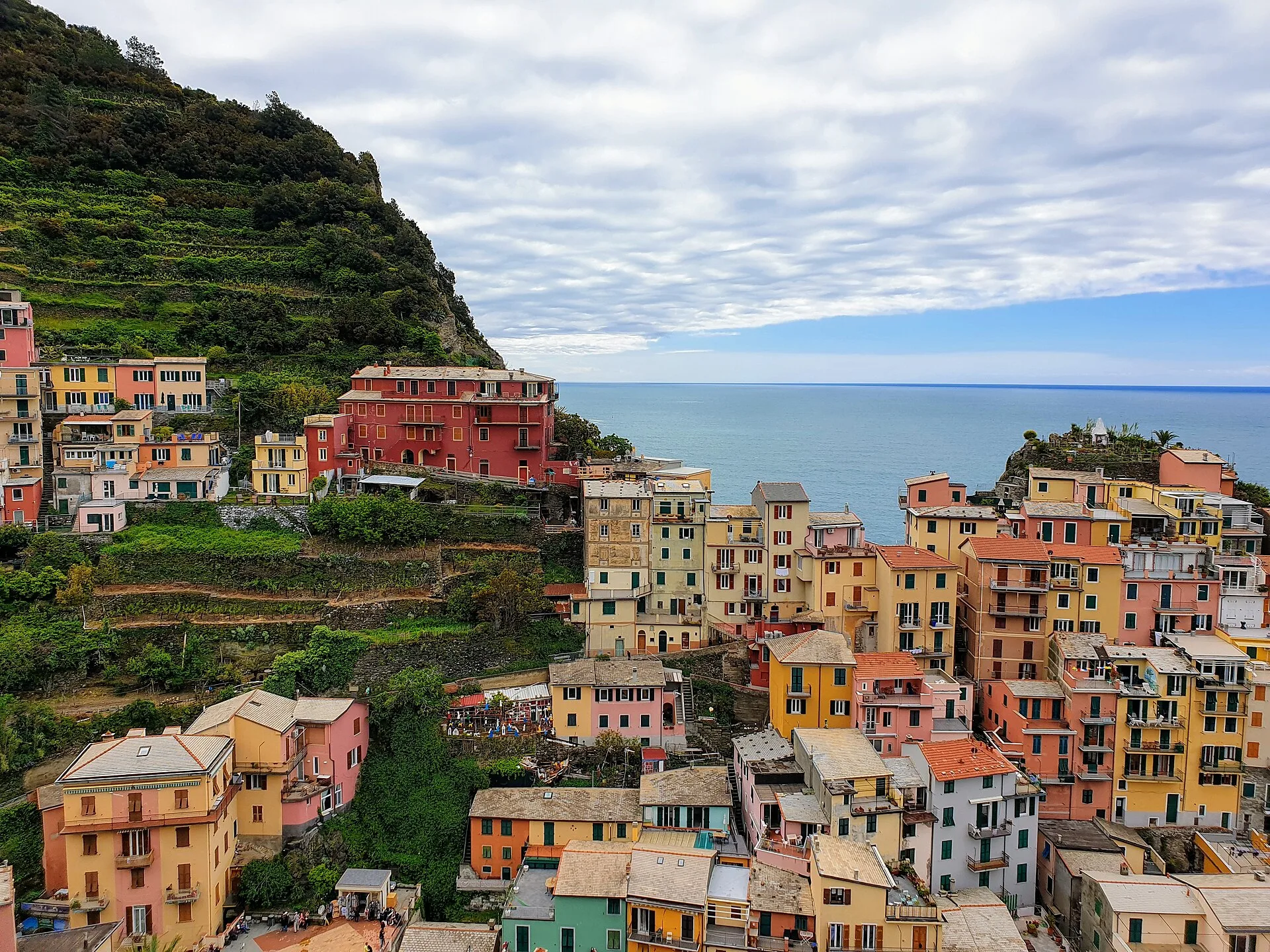 Portovenere, punto di partenza dell'Alta Via delle Cinque Terre, con le isole Palmaria, Tino e Tinetto