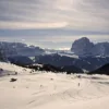 Val Gardena d’inverno con il gruppo del Sella e il Sassolungo sullo sfondo
