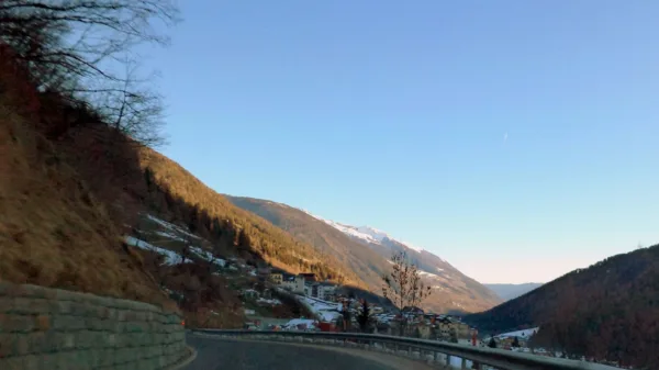 La valle di Vermiglio, in Val di Sole, vista dalla strada