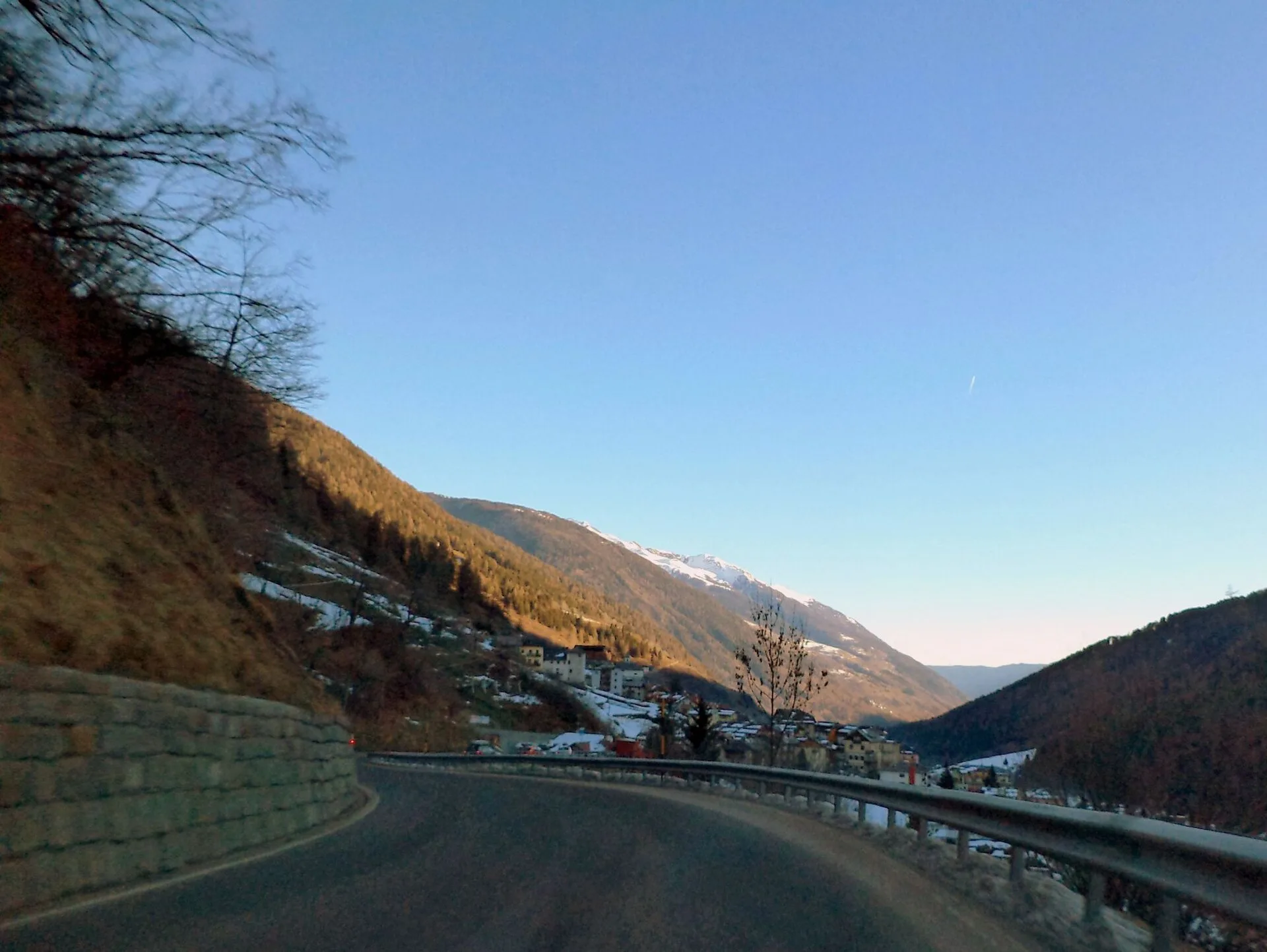 La valle di Vermiglio, in Val di Sole, vista dalla strada